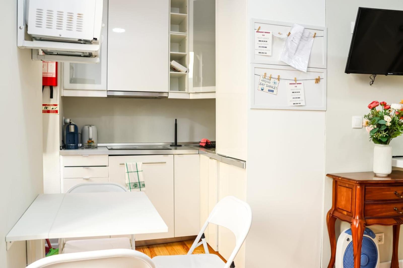 Residencia Queiros - Apartamento T1 Lisbon Luaran gambar